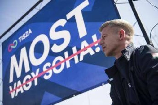 Elezioni in Ungheria, chi è Magyar: l'ex insider che può battere Orban
