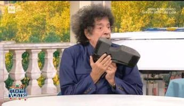 Scontro a 'I Fatti Vostri', Ivano Michetti lancia una scarpa in studio: cosa è successo