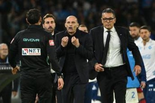 Allegri furioso: "Ogni volta che mi muovo vengo espulso, mentre altri..." Allegri furioso: "Ogni volta che mi muovo vengo espulso, mentre altri..."