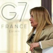 G7, Meloni: "Soddisfatta dei risultati, ringrazio Macron. Rapporto con Trump immutato" G7, Meloni: "Soddisfatta dei risultati, ringrazio Macron. Rapporto con Trump immutato"