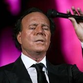 Julio Iglesias, archiviata denuncia per aggressioni sessuali Julio Iglesias, archiviata denuncia per aggressioni sessuali