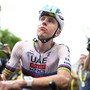 Pogacar cade e si ritira dalla Vuelta, sprint di Coquard e Mas in maglia rossa Pogacar cade e si ritira dalla Vuelta, sprint di Coquard e Mas in maglia rossa