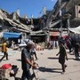 Gaza, oggi riapre il valico di Rafah. Dall'Italia 100 tonnellate di auti e un piano per la ricostruzione