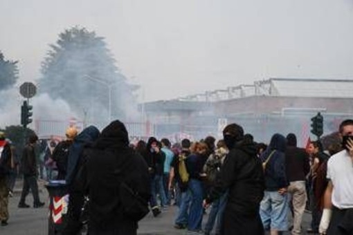 Disordini nei cortei pro Pal a Torino, eseguite 18 misure cautelari Disordini nei cortei pro Pal a Torino, eseguite 18 misure cautelari