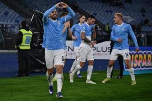 Lazio-Genoa 3-2, pioggia di rigori nell'Olimpico deserto