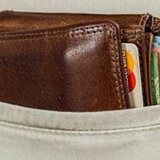 Foggia, migrante trova portafoglio con 500 euro e lo riconsegna alla Polizia Locale