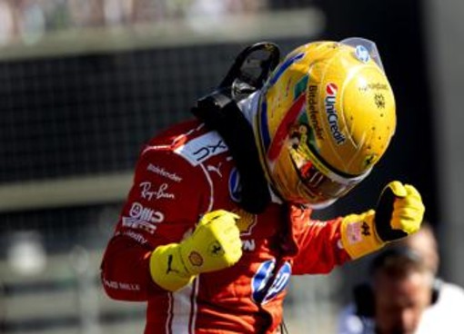 Gp Silverstone, Hamilton conquista pole position per gara sprint