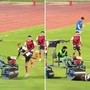 Calciatore investito in campo, l'incidente da brividi Calciatore investito in campo, l'incidente da brividi