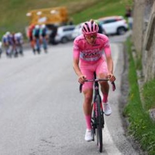 Giro d'Italia, Pogacar vince 15esima tappa: show della maglia rosa