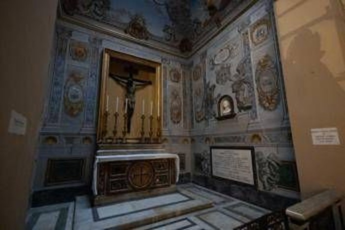 Angelo di San Lorenzo in Lucina, nuove polemiche: ora somiglia a Marina Berlusconi? Angelo di San Lorenzo in Lucina, nuove polemiche: ora somiglia a Marina Berlusconi?
