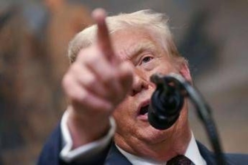 Trump attacca Abc e Nbc: &quot;Ramo dei Democratici, sono favorevole a revoca licenza&quot;