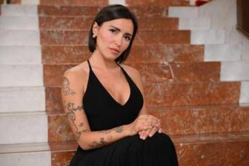 Sanremo 2026, Serena Brancale chi è: gli esordi, l'amore e la morte della mamma Sanremo 2026, Serena Brancale chi è: gli esordi, l'amore e la morte della mamma