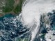 Usa, l’uragano Isaia raggiunge le coste della Florida. Venti a 165 km/h Usa, l’uragano Isaia raggiunge le coste della Florida. Venti a 165 km/h