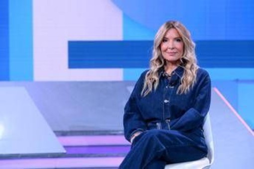 Isola dei Famosi rivoluzionata: 'addio' allo studio e Lucarelli in pole per la conduzione Isola dei Famosi rivoluzionata: 'addio' allo studio e Lucarelli in pole per la conduzione
