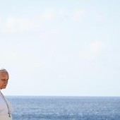 Papa Leone XIV varca la Porta d'Europa a Lampedusa: "Più delle parole contano i gesti, mondo sia più umano"