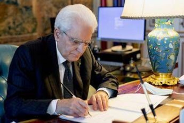 Mattarella concede la grazia a quattro persone: chi sono Mattarella concede la grazia a quattro persone: chi sono