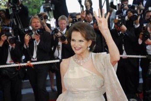 Claudia Cardinale, la "sirena dello schermo" che sfidò il destino e conquistò il cinema Claudia Cardinale, la "sirena dello schermo" che sfidò il destino e conquistò il cinema