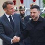 Ucraina, Zelensky vede i Volenterosi a Parigi: incognita Trump al vertice