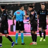 Hojlund e Vergara cadono in area, Conte chiede rigore: proteste in Juventus-Napoli Hojlund e Vergara cadono in area, Conte chiede rigore: proteste in Juventus-Napoli