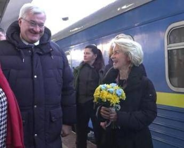 Von der Leyen in Ucraina con Costa: "Pace a condizioni Kiev". Zelensky: "Putin ha fallito" Von der Leyen in Ucraina con Costa: "Pace a condizioni Kiev". Zelensky: "Putin ha fallito"