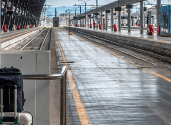 Metteva pietre sui binari, arrestato 20enne nel Bolognese