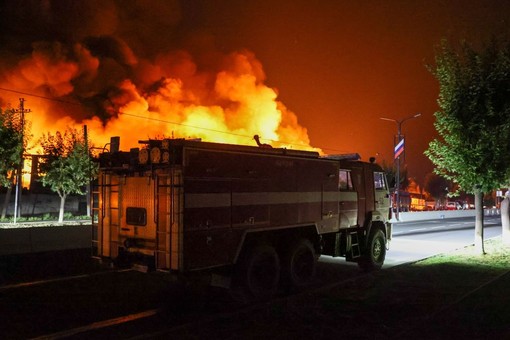 Ucraina, due morti nell’attacco alla raffineria russa a Krasnodar Ucraina, due morti nell’attacco alla raffineria russa a Krasnodar