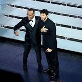 Sanremo, ad Rai: "Passaggio testimone a De Martino in diretta atto generosità di Conti" Sanremo, ad Rai: "Passaggio testimone a De Martino in diretta atto generosità di Conti"