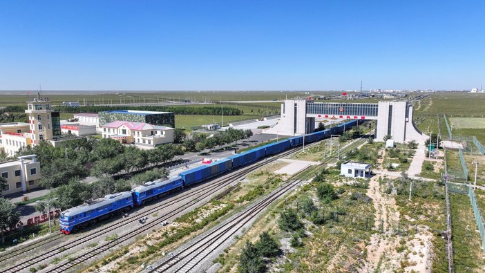 Cina-Europa: interporto Erenhot ha gestito oltre 15mila treni merci in 5 anni Cina-Europa: interporto Erenhot ha gestito oltre 15mila treni merci in 5 anni