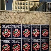 Protesta laziali, manifesti con simbolo Forza Italia sbarrato: "Finché c'è Lotito non avrete nostro voto" Protesta laziali, manifesti con simbolo Forza Italia sbarrato: "Finché c'è Lotito non avrete nostro voto"