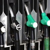 Carburanti, continua corsa prezzi di benzina e diesel: in 10 regioni gasolio già sopra i 2 euro Carburanti, continua corsa prezzi di benzina e diesel: in 10 regioni gasolio già sopra i 2 euro