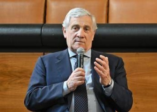 Tajani torna sullo ius scholae: &quot;Preferite i maranza o i ragazzi che vanno a scuola?&quot;