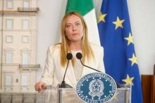 Sondaggio politico, Fratelli d'Italia cresce e allunga: giù Pd e M5S Sondaggio politico, Fratelli d'Italia cresce e allunga: giù Pd e M5S
