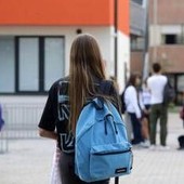 Scuola, arrivano i nuovi programmi per i licei: via la Geostoria, entra l'IA