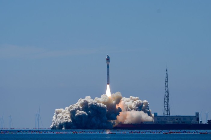 Cina, lanciati dal mare due satelliti iperspettrali nello Shandong Cina, lanciati dal mare due satelliti iperspettrali nello Shandong
