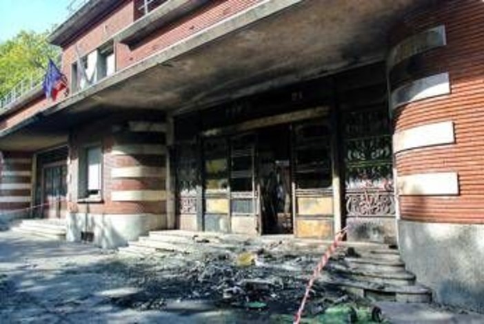 Francia, scuola ancora in tilt: 500 licei chiusi dopo protesta violenta Francia, scuola ancora in tilt: 500 licei chiusi dopo protesta violenta