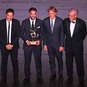 Fabregas, Dimarco, Malen e... Tutti i premiati del Gran Gala del calcio Aic 2026