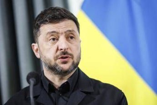 Ucraina, Zelensky: "Pace ma non ad ogni costo". Usa propongono trilaterale con Kiev e Mosca