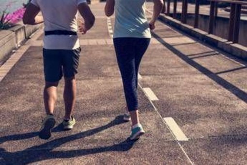 Caldo e rischi per l'attività fisica, l'esperta: "Non esiste fisico immune, occhio ai sintomi neurologici"