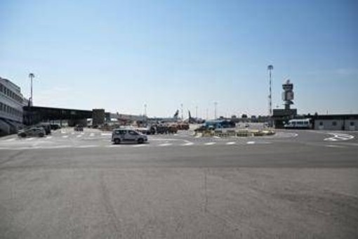 Principio di incendio aereo Easyjet, aeroporto Malpensa momentaneamente chiuso Principio di incendio aereo Easyjet, aeroporto Malpensa momentaneamente chiuso