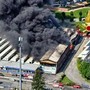 Torino, maxi incendio a Beinasco: evacuate case vicine. Sindaco: "Tenete chiuse le finestre"
