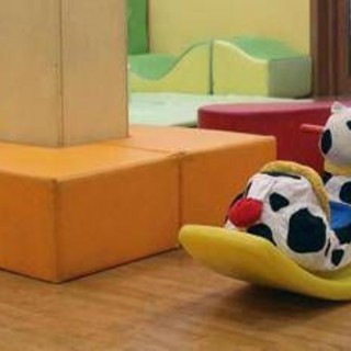 Bimbi picchiati e insultati all'asilo nido, scatta divieto di dimora per 5 maestre