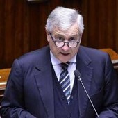 Iran, Tajani: "Oltre 70mila italiani nella regione, crisi potrebbe durare settimane"