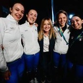 Meloni, show a Milano Cortina: tifa, applaude e Fontana le promette una tutina Meloni, show a Milano Cortina: tifa, applaude e Fontana le promette una tutina