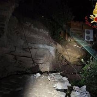 Muro di contenimento crolla su una palazzina a Formello, un morto e due feriti Muro di contenimento crolla su una palazzina a Formello, un morto e due feriti