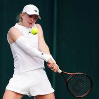 Tennista serve e sviene in campo: paura a Bogotà - Video