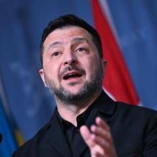 Ucraina, Zelensky: "Missili russi ancora contro Kiev, Usa bloccano fornitura di Patriot"