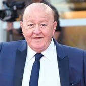 Massimo Boldi, la figlia: "Sta bene, è caduto mentre passeggiava con la famiglia" Massimo Boldi, la figlia: "Sta bene, è caduto mentre passeggiava con la famiglia"
