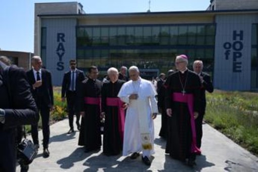 L'abbraccio di Papa Leone ai piccoli pazienti del Cnao di Pavia L'abbraccio di Papa Leone ai piccoli pazienti del Cnao di Pavia