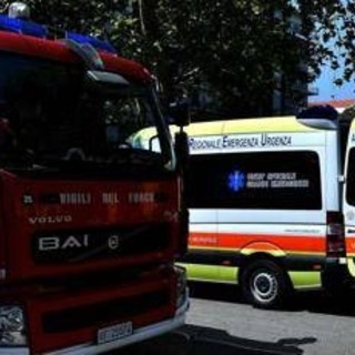 Schianto in tangenziale a Modena, auto prende fuoco: ragazza muore carbonizzata