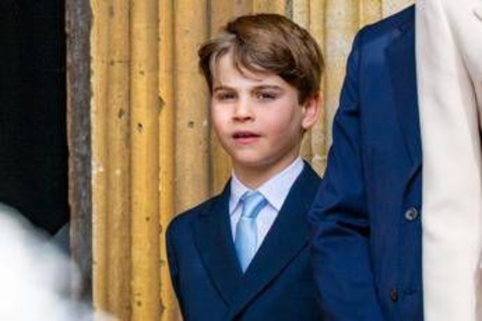 Louis compie 8 anni, William e Kate lo celebrano con foto e video inediti